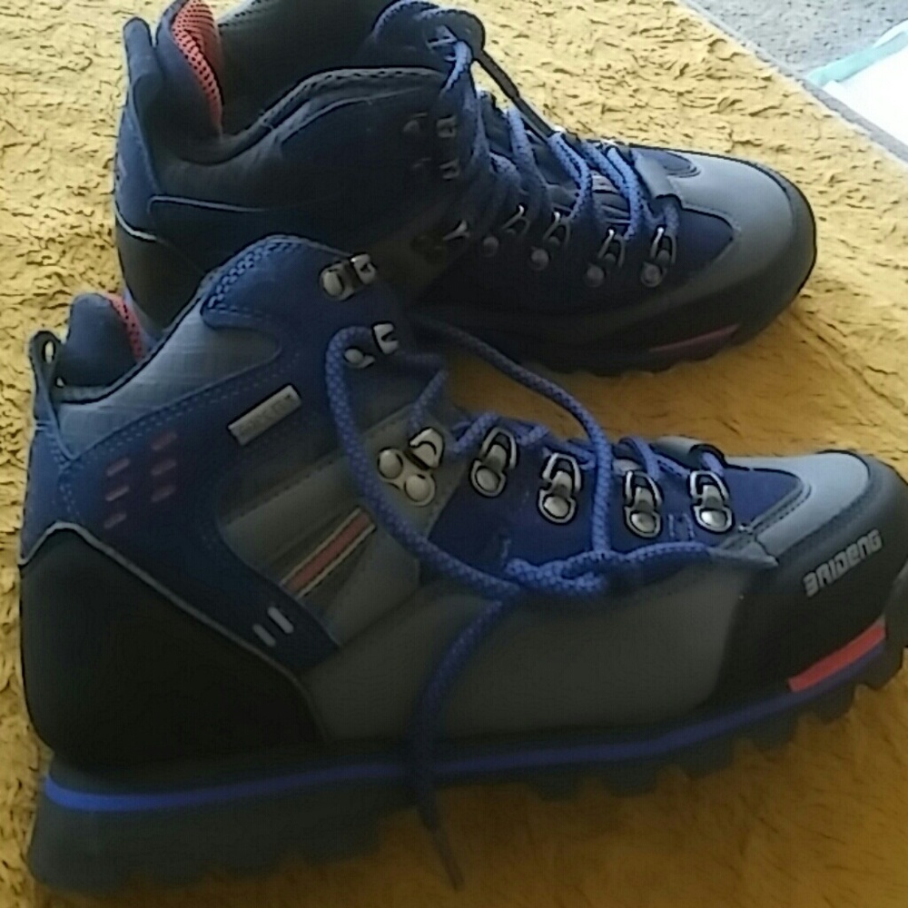 Boots - Picture 2 of 5